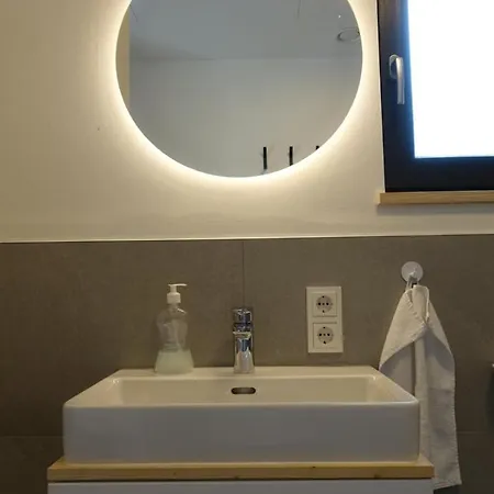 Waldblick - Neubau - Self-check-in - Kein Verkehr - Am Wald - Parkplaetze Vor Tuer - Or Double 公寓 因斯布鲁克